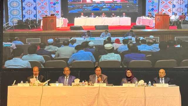 গ্যাসের দাম বৃদ্ধির গণশুনানিতে তীব্র বিরোধিতা, হট্টগোল