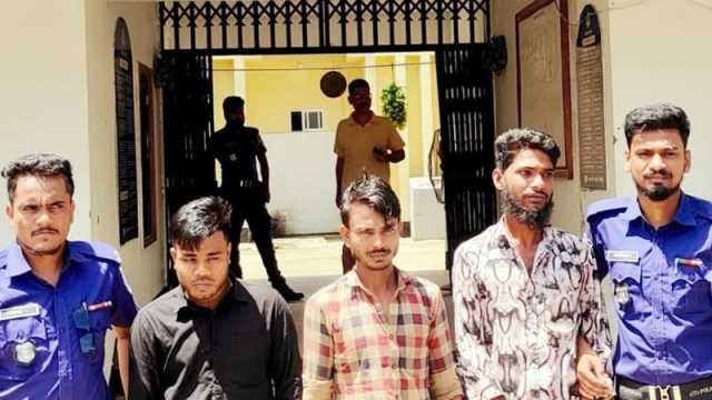 বুদ্ধিপ্রতিবন্ধী তরুণীকে তুলে নিয়ে দলবদ্ধ ধর্ষণ, তিন চালক গ্রেপ্তার