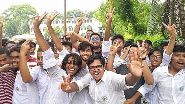 বরিশাল বোর্ডে পাসের হার সর্বনিম্ন, ফেল বেশি গণিত ও ইংরেজিতে 
