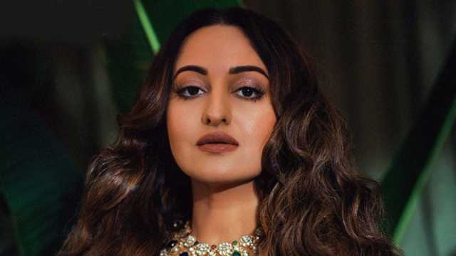 সোনাক্ষী আর চুপ থাকতে পারলেন না