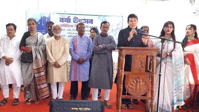 ঈশ্বরদীতে বর্ষা উৎসবে দুই বাংলার কবি-সাহিত্যিকরা