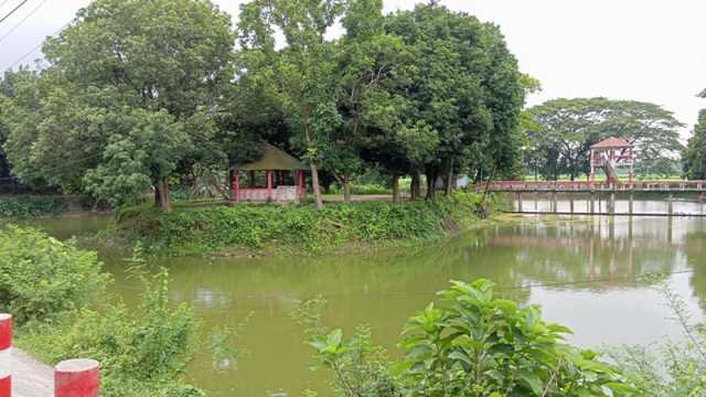 দিনের বেলায় কিশোর গ্যাং, রাতে মাদকসেবীদের দখলে থাকে ডিসি পার্ক