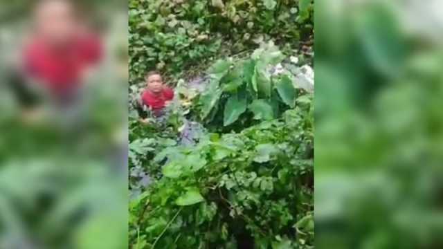 ছাত্র-জনতার ভয়ে ডোবায় ঝাঁপ সাবেক মেয়রের, পুলিশে সোপর্দ