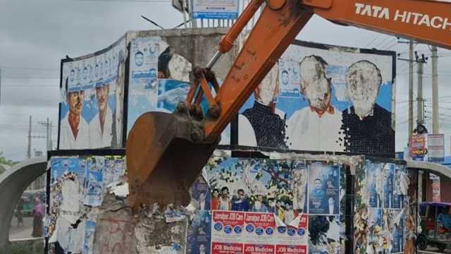 ভাঙা শুরু জামালপুরের বিজয় চত্বর