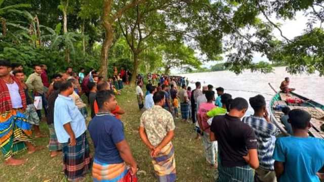 ব্রহ্মপুত্র নদে নৌকাডুবিতে স্কুলছাত্রী নিহত, নিখোঁজ ২
