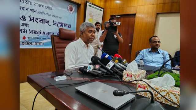 দায়িত্বশীল আচরণ করলে ভয় নেই, সীমা লঙ্ঘনকারীদের দেখা হবে ভিন্নভাবে: এনবিআর চেয়ারম্যান