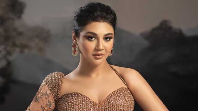 দশ ছবিতে নজরকাড়া জয়া আহসান