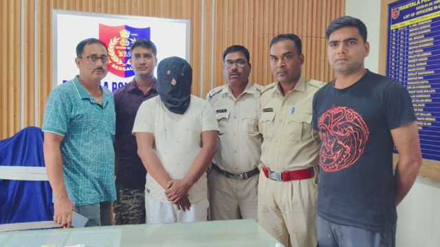 পশ্চিমবঙ্গে গ্রেপ্তার পাবনার স্বেচ্ছাসেবক লীগ নেতা সোহেল