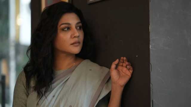 ফিল্মফেয়ারের পাতায় ‘ডিয়ার মা’ ও জয়ার ৮ ছবি