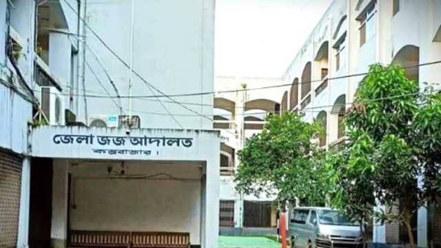 সাবেক কাউন্সিলর বকুলকে রেখে এজাহারভুক্ত ৩ আসামি বাদ