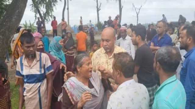 উল্লাপাড়ায় ট্রাকের চাপায় প্রাণ গেল বাবা-ছেলের