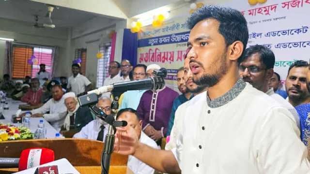 অন্তর্বর্তী সরকার বিচারের দৃশ্যমান কার্যক্রম বাস্তবায়ন করে দিয়ে যেতে চায়: আসিফ মাহমুদ