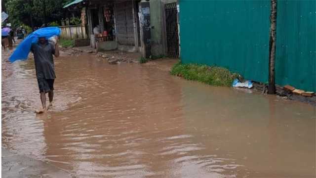 বৃষ্টি হলেই সড়কে হাঁটুপানি, দুর্ভোগে ২০ হাজার মানুষ