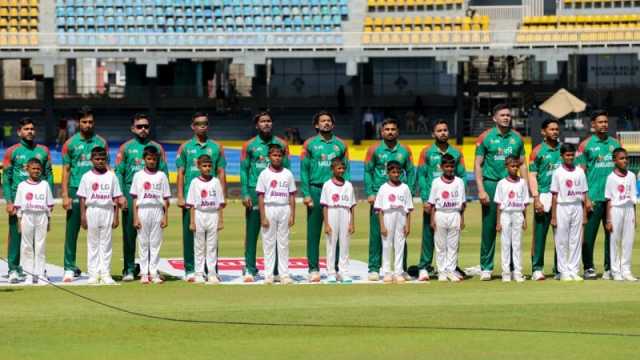 তাসকিনকে নিয়ে ফিল্ডিংয়ে বাংলাদেশ