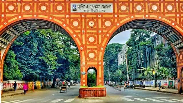 মুক্তির তোরণ থেকে বাস্তবতার করিডোর