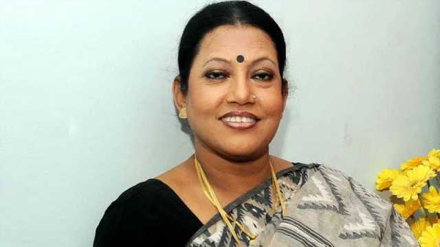 ফরিদা পারভীনকে দেখতে গেলেন সংস্কৃতি সচিব