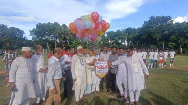 ফরিদপুরে এমএ আজিজ গোল্ড কাপ ফুটবল টুর্নামেন্ট উদ্বোধন