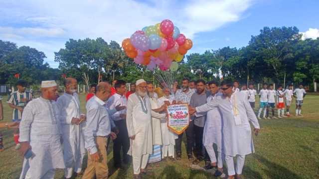 ফরিদপুরে এম এ আজিজ গোল্ডকাপ ফুটবল টুর্নামেন্ট উদ্বোধন
