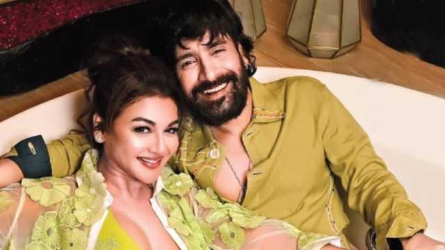রোমান্টিক ফটোশুটে জয়া, রইল ৬ ছবি