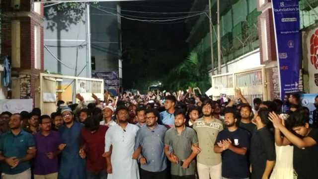 মিটফোর্ডে ব্যবসায়ীকে হত্যার প্রতিবাদে জবি শিক্ষার্থীদের বিক্ষোভ মিছিল