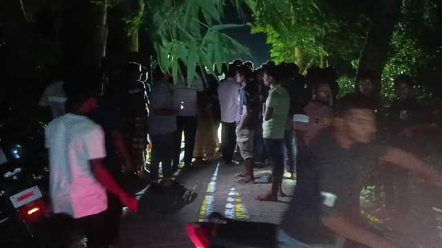 গাংনীতে সড়কে ‘বোমা’ ফাটিয়ে ডাকাতি, এলাকায় আতঙ্ক