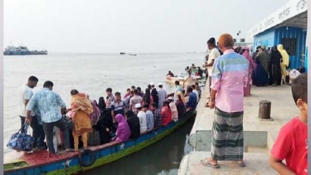 ইজারাদারদের দ্বন্দ্বে মেঘনায় ট্রলার চলাচল বন্ধ, দুর্ভোগে যাত্রীরা