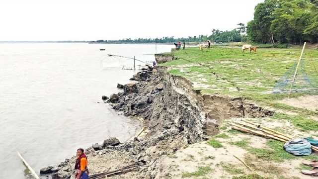 তিস্তায় তীব্র ভাঙন, ঝুঁকিতে শতাধিক বসতবাড়ি