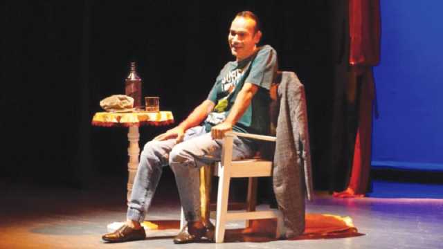 কাদামাটি: শিকড়ের খোঁজে এক আবেগভরা মঞ্চভ্রমণ
