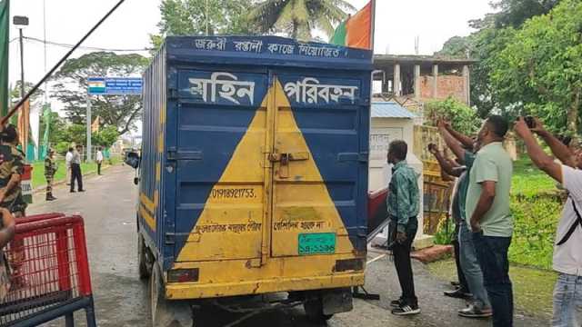 ত্রিপুরায় ৩০০ কেজি হাড়িভাঙা আম উপহার পাঠালেন প্রধান উপদেষ্টা