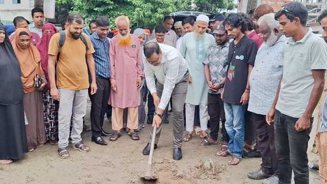 নওগাঁয় ‘জুলাই স্মৃতিস্তম্ভ’ নির্মাণকাজ উদ্বোধন