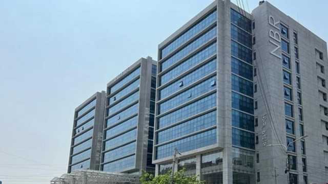 এনবিআরের ৩ সদস্য ও এক কমিশনারকে অবসরে পাঠাল সরকার