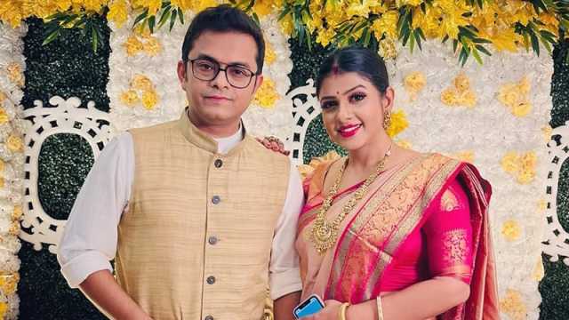 জন্মদিনে শুভেচ্ছার সঙ্গে অভিনেত্রী পেলেন বিচ্ছেদের চিঠি