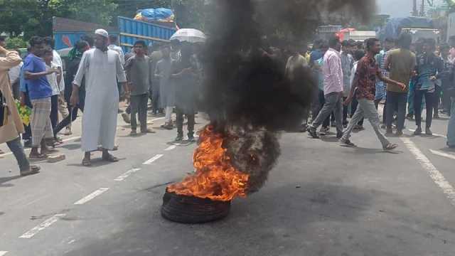 ৭ ঘণ্টা পর চট্টগ্রাম-কক্সবাজার মহাসড়কে যান চলাচল স্বাভাবিক