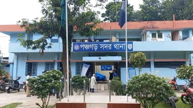 ছেলের গলায় ছুরি ধরে মাকে ধর্ষণের অভিযোগ, ৪ যুবক গ্রেপ্তার