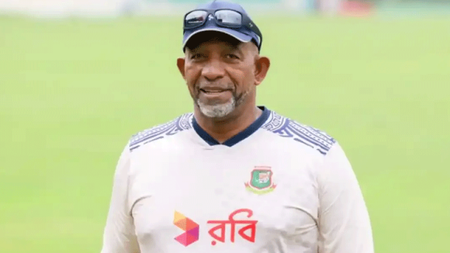 দ্বিতীয় ওয়ানডে থেকে ছুটি নিলেন হেড কোচ সিমন্স 