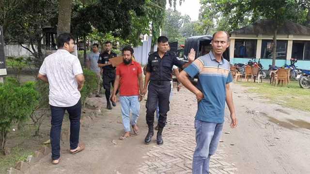 খাবার দেওয়ার কথা বলে দুই শিশুকে ধর্ষণ, অভিযুক্ত গ্রেপ্তার