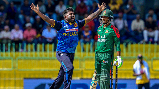 একশ’র পরই চার উইকেট হারাল বাংলাদেশ