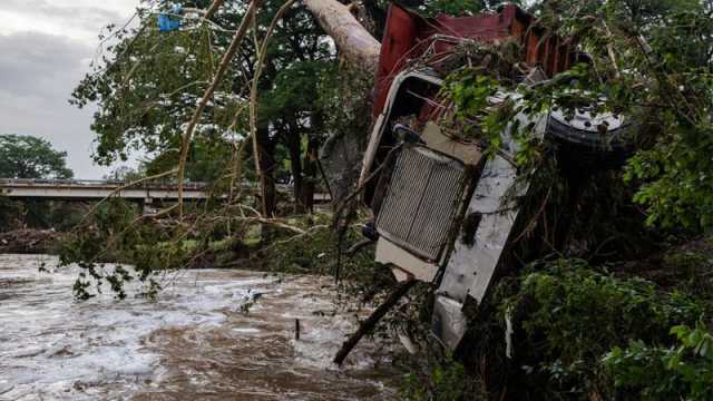 টেক্সাসে বন্যায় নিহত বেড়ে ৮২, নিখোঁজ ৪১, উদ্ধারকাজ অব্যাহত