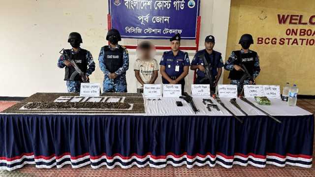 টেকনাফে যৌথবাহিনীর সঙ্গে ডাকাত-অপহরণকারীদের গোলাগুলি, অস্ত্র-গোলাবারুদ উদ্ধার