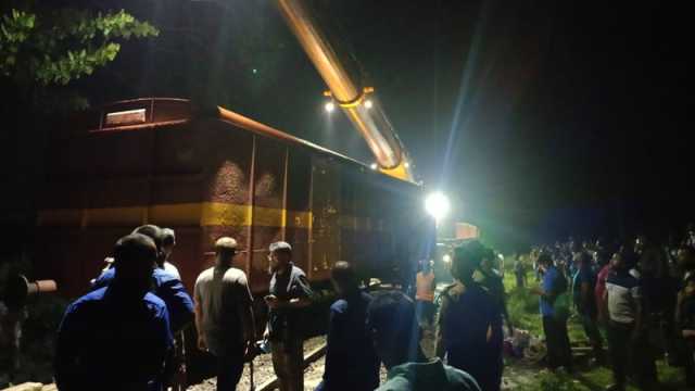 ৫ ঘণ্টা পর খুলনার সঙ্গে সারাদেশের ট্রেন চলাচল স্বাভাবিক