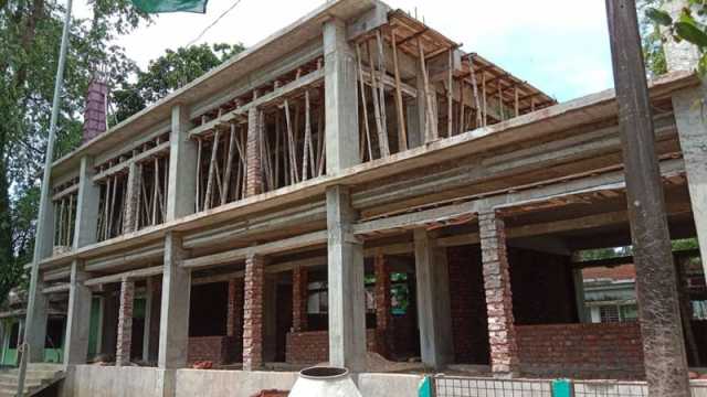 ওয়াশব্লকে পানি না থাকায় বিপাকে শিক্ষার্থীরা