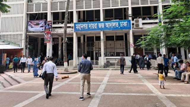 আসামি হাজিরায় জরাজীর্ণ নিরাপত্তা