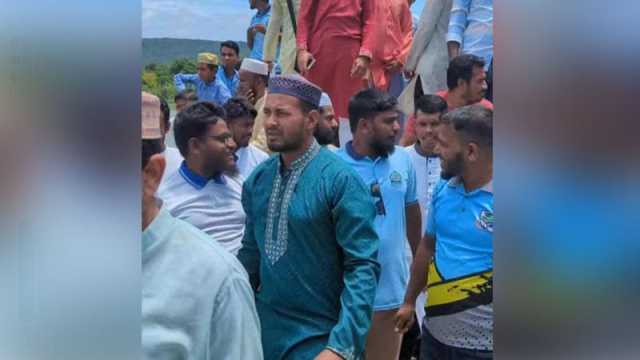 মাদ্রাসায় তালা দিয়ে জামায়াত প্রার্থীর পথসভায় শিক্ষকরা