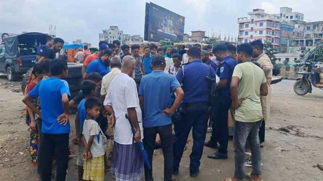 ৯ ঘণ্টা সড়কে লাশ রেখে দুই থানার ঠেলাঠেলি