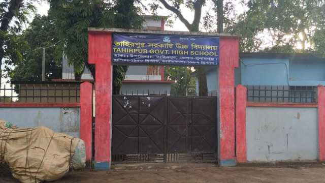 ছয় শতাধিক শিক্ষার্থীর ভার তিন শিক্ষকের কাঁধে