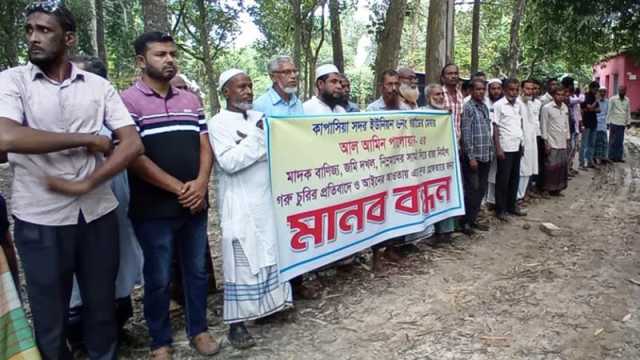 কাজ না করেই অর্ধেক টাকা তুলে নেন ঠিকাদার