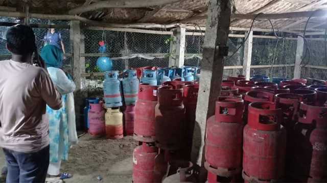 অর্ধেক গ্যাস, অর্ধেক পানি সিলিন্ডারে ভরে বাজারজাত, যুবকের ৬ মাস কারাদণ্ড