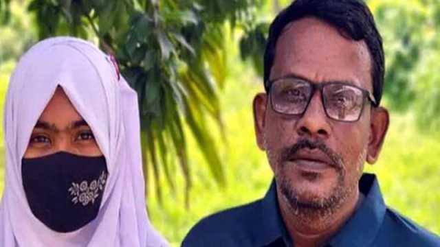 এইচএসসি পরীক্ষায় অংশ নিলেন বাবা-মেয়ে