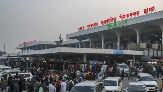 ফ্লাইট বাতিল, শাহজালালে ভোগান্তির শিকার যাত্রীরা
