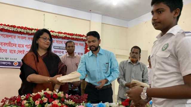 নাগরপুর বাজারে ‘পলিথিনমুক্ত’ পরিবেশ গড়তে জেলা প্রশাসকের উদ্যোগ